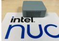 英特尔公关经理展示新的 NUC 迷你 PC 原型设计