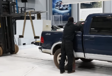 IIHS 确保碰撞测试设备能够处理 9600 磅重的电动汽车