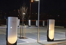 特斯拉高耸的 V4 增压器在荷兰亮相