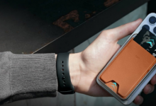 适用于 iPhone 的 HaloLock 移动电源钱包将电池 钱包和支架合二为一
