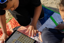 Apple 强调 Proloquo2Go 和 iPad 如何帮助用户找到他们的声音