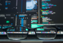 谷歌在 Colab 中利用 AI 功能与微软的 GitHub Copilot 展开较量