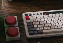8bitdo 的新款机械键盘传达了 NES 的怀旧之情 售价 100 美元