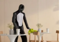 1X Technologies 推出 NEO 人形机器人 可以通过观察你来学习整理房间并帮助做家务