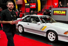 Mecum 拍卖行的印地经典赛上售出价值 25 万美元的萨林福特野马和卡车