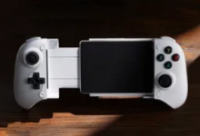 8BitDo 的 Android 移动控制器现已上市 但 iPhone 用户更适合购买 Backbone One 优惠